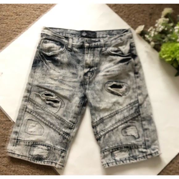 Road Narrows Boy’s distressed Bermuda Jean shorts - Picture 3 of 5